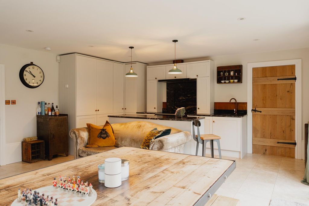 Property photo 3 of 34 Propertyportals 6.Jpg