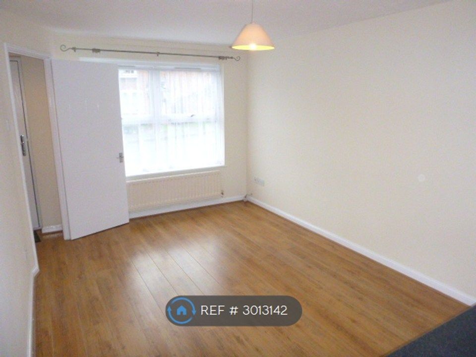 Property photo 3 of 8 Lounge 2