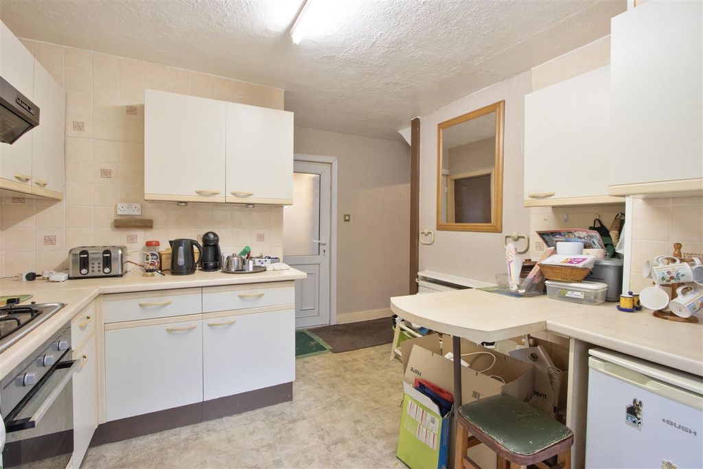 Property photo 3 of 13 Kitchen