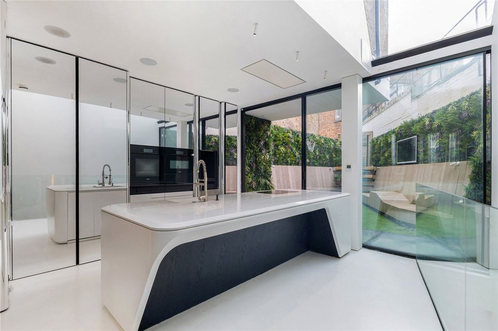 Property photo 3 of 15 Kitchen