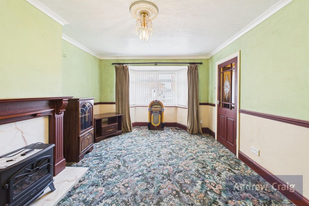 Property photo 2 of 12 Lounge