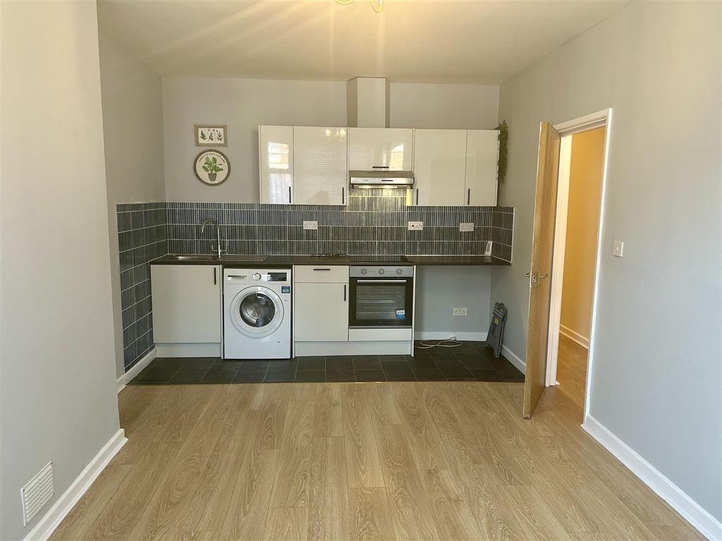 Property photo 1 of 11 Kitchen