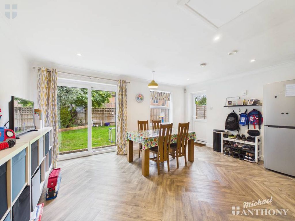 Property photo 2 of 14 Cam03218G0-Pr1166-Still009-Thumbnail-H750-70