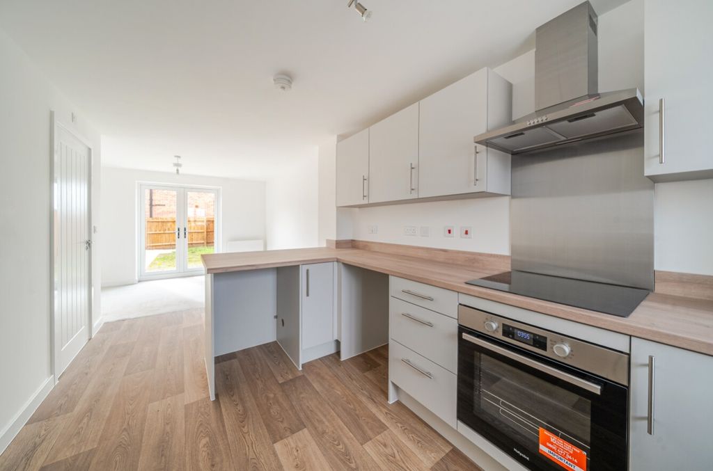 Property photo 2 of 15 1524386-4-1A0c3Ca64E6E9