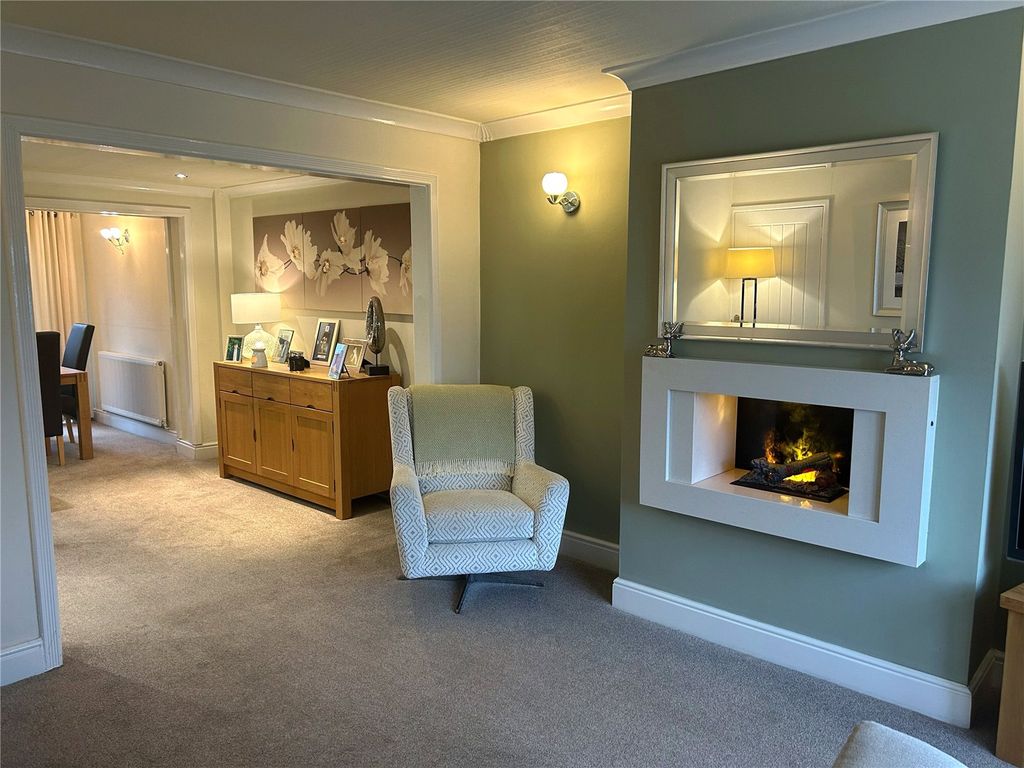 Property photo 3 of 23 Lounge