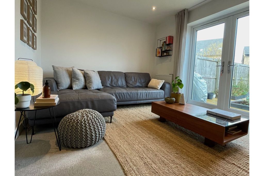 Property photo 3 of 17 Lounge
