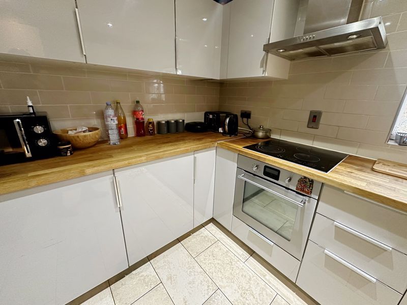 Property photo 3 of 9 Photo 7