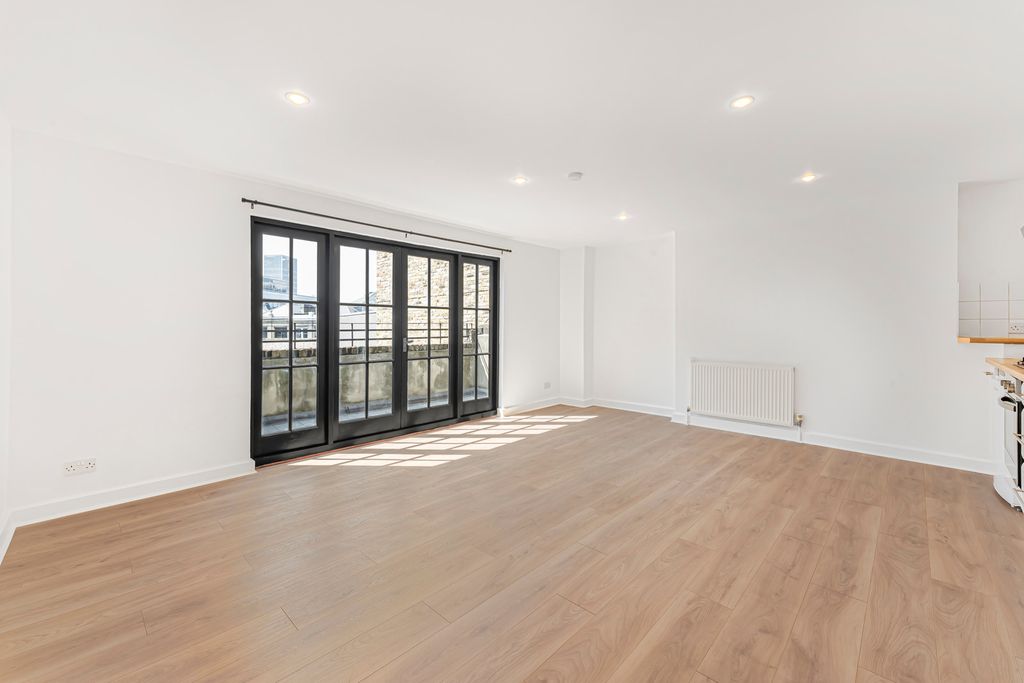 Property photo 3 of 18 8_60879.Jpg