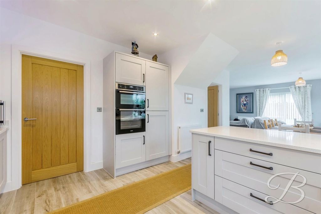 Property photo 3 of 25 Kitchen