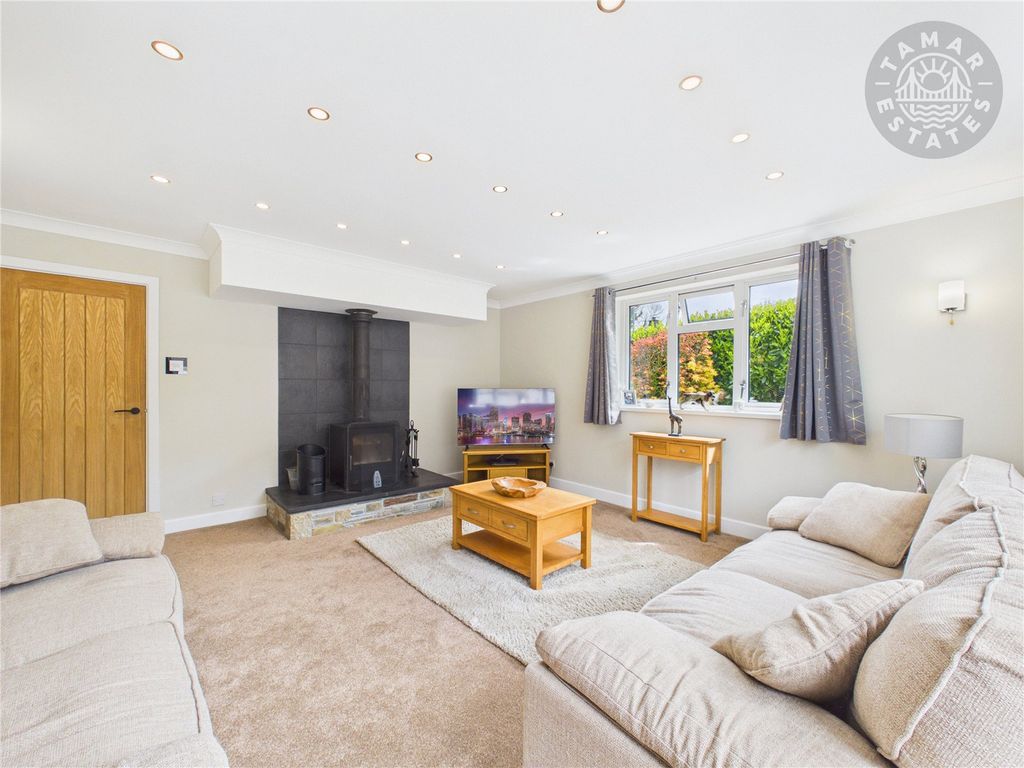 Property photo 2 of 16 Sitting Room