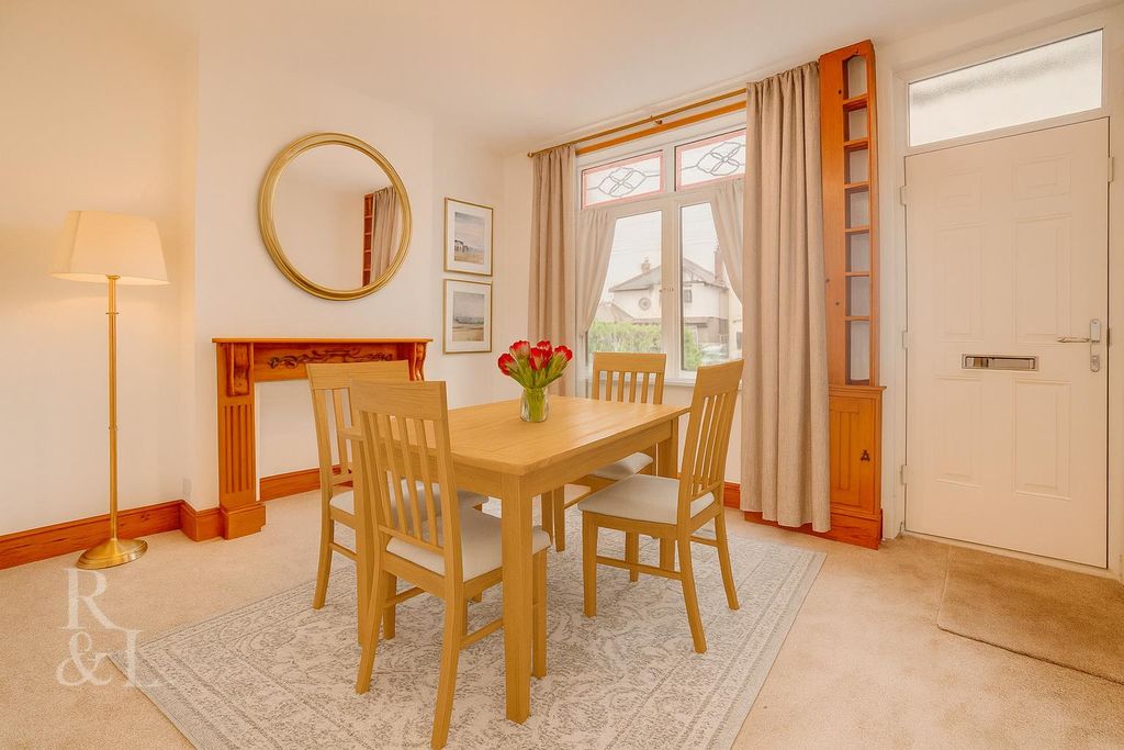 Property photo 3 of 18 Virtually Staged