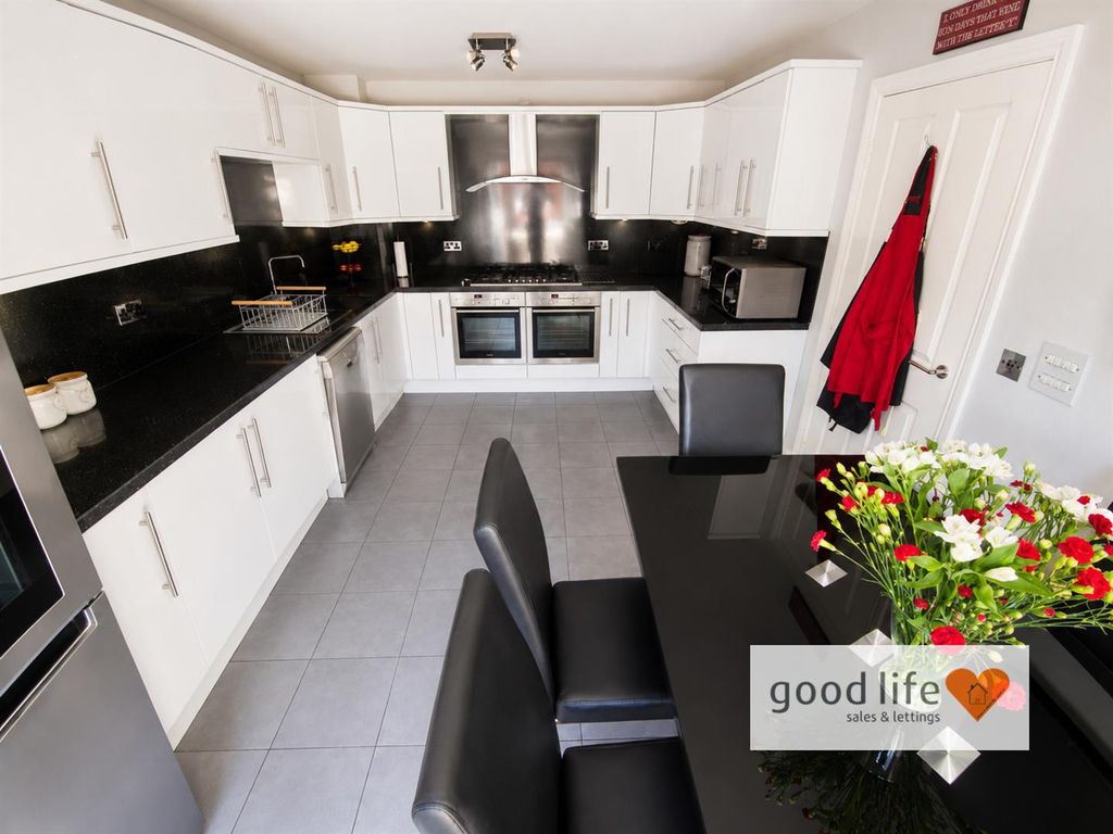 Property photo 2 of 23 20260711_233502609_Ios115 Aylesford Mews.Jpg