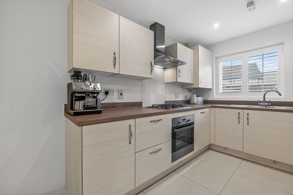 Property photo 2 of 26