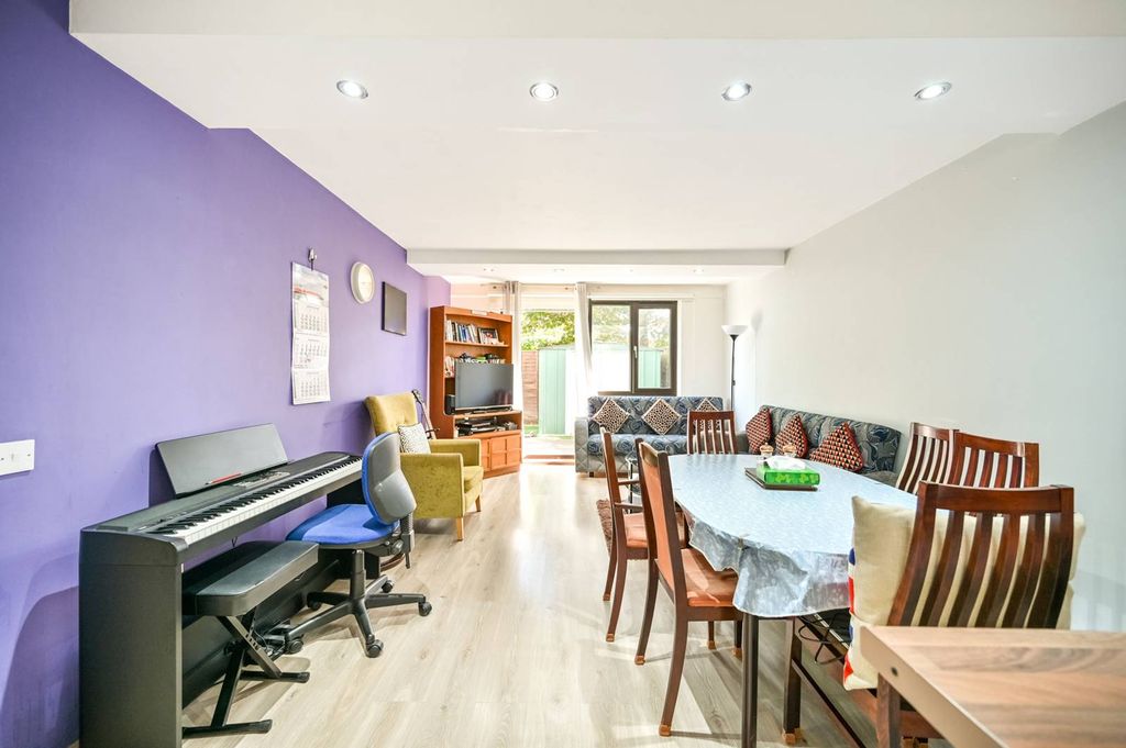 Property photo 3 of 10