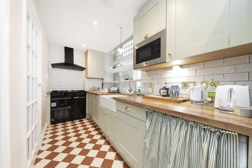 Property photo 3 of 5