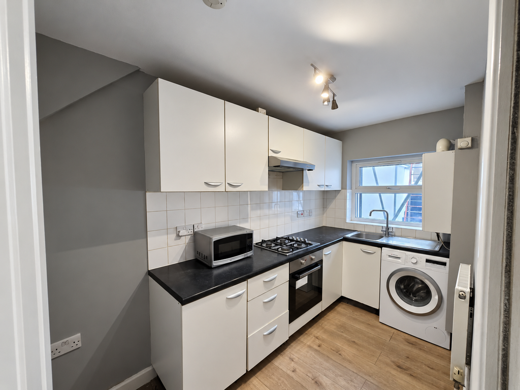 Property photo 2 of 6 Kitchen