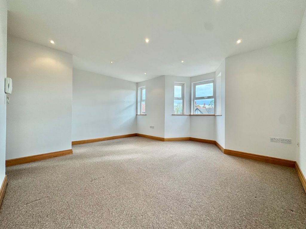 Property photo 3 of 6 Picture 3