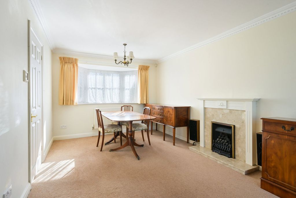 Property photo 2 of 23