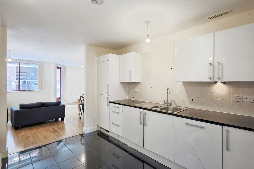 Property photo 2 of 17 Photo