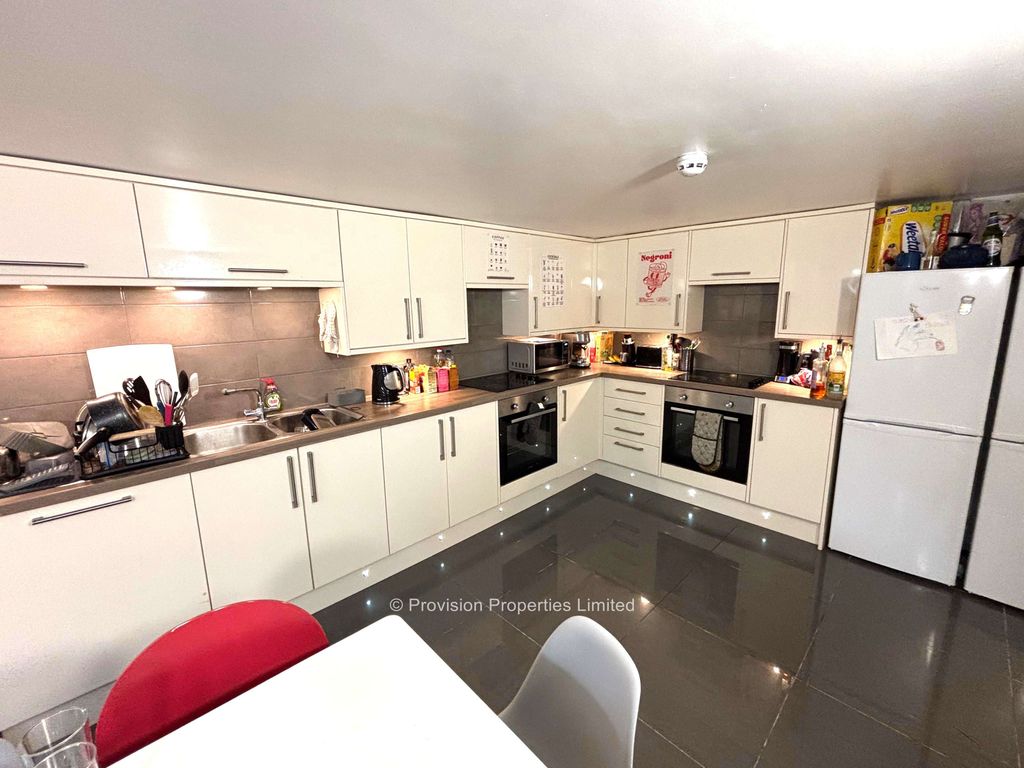 Property photo 3 of 16 Photo