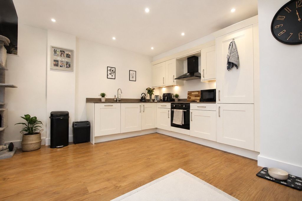 Property photo 3 of 11 Picture No. 21