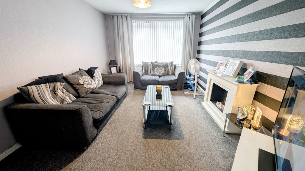 Property photo 2 of 10 Lounge