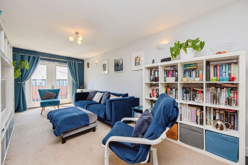 Property photo 3 of 20 Pbox-Img.Jpg
