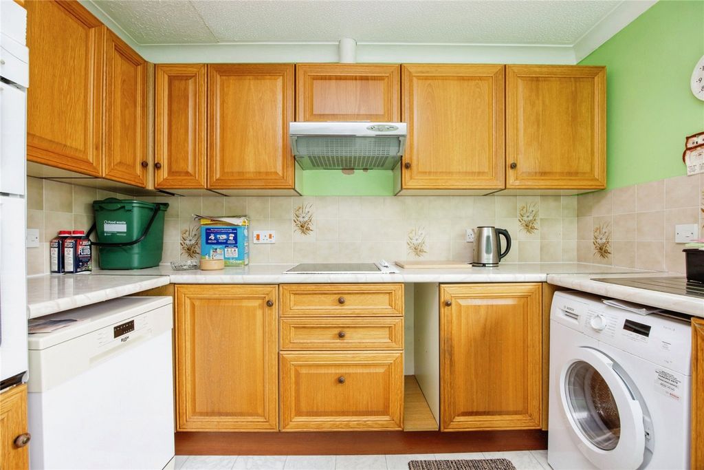 Property photo 3 of 17 Kitchen