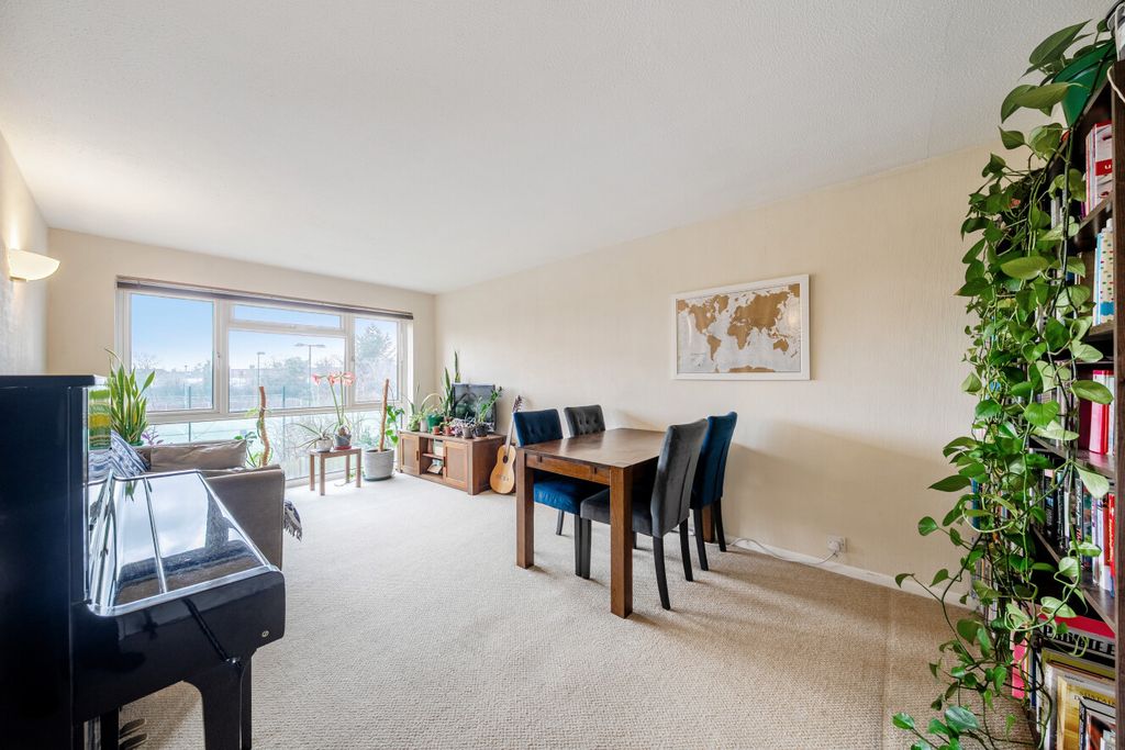 Property photo 1 of 6 1402313-1-6977619...