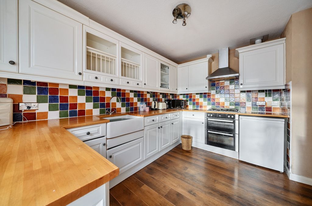 Property photo 2 of 16 1384083-15-692427...