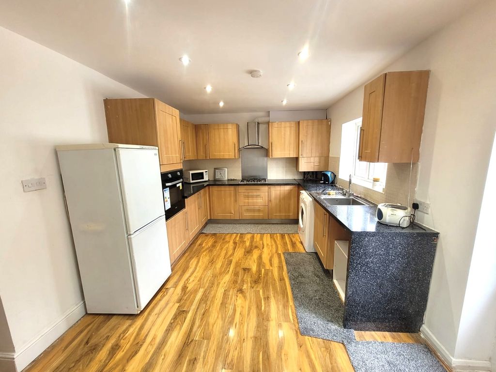 Property photo 2 of 11 Bedroom