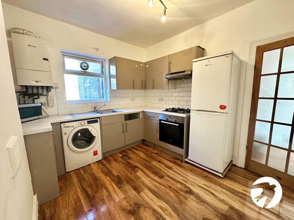 Property photo 3 of 16 Picture 3