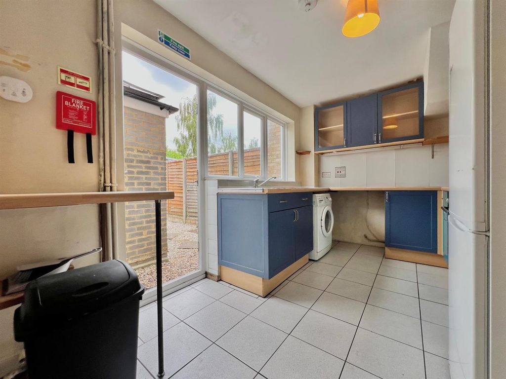Property photo 3 of 11 Kitchen 1.1