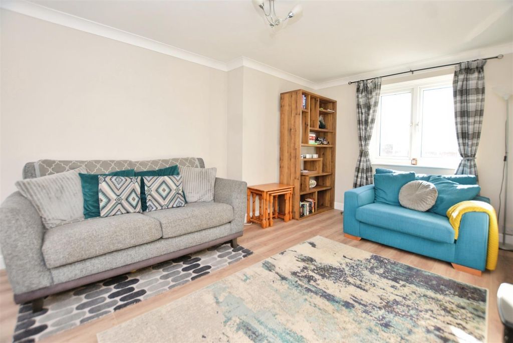 Property photo 3 of 21 Living Room