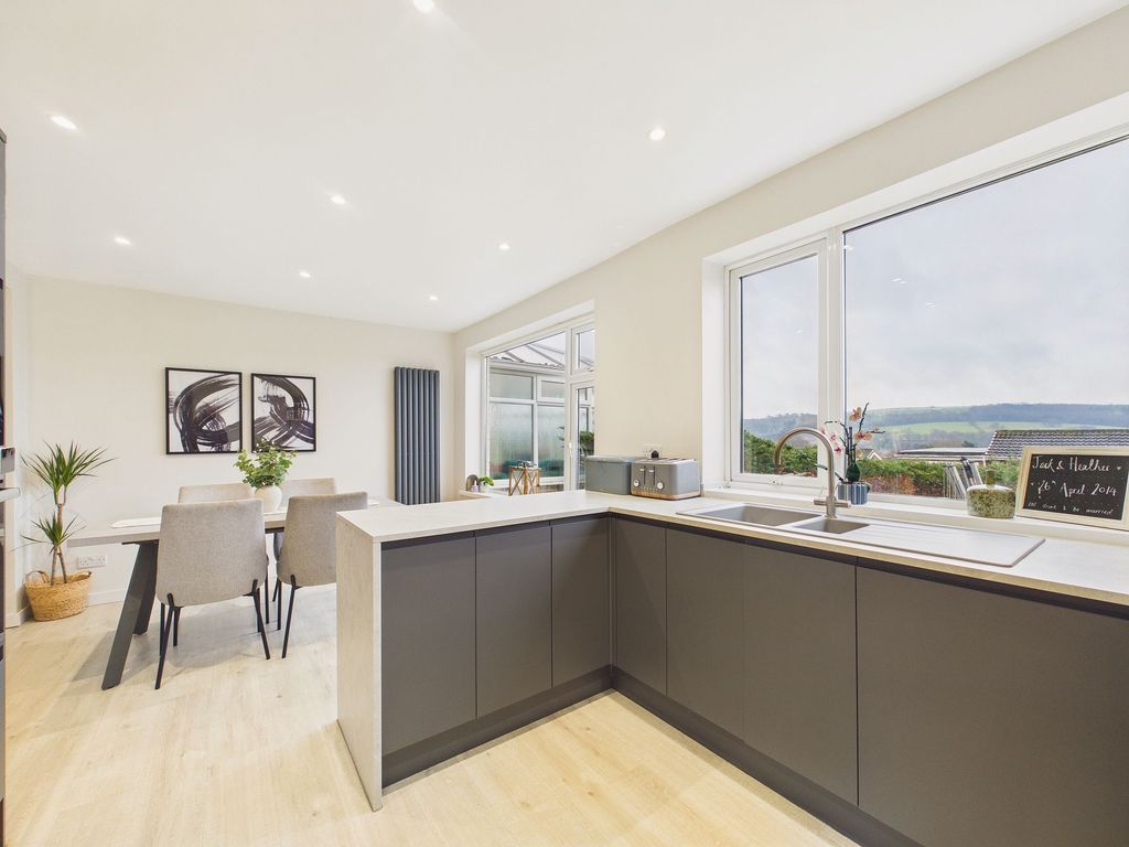 Property photo 2 of 12 Dining Kitchen