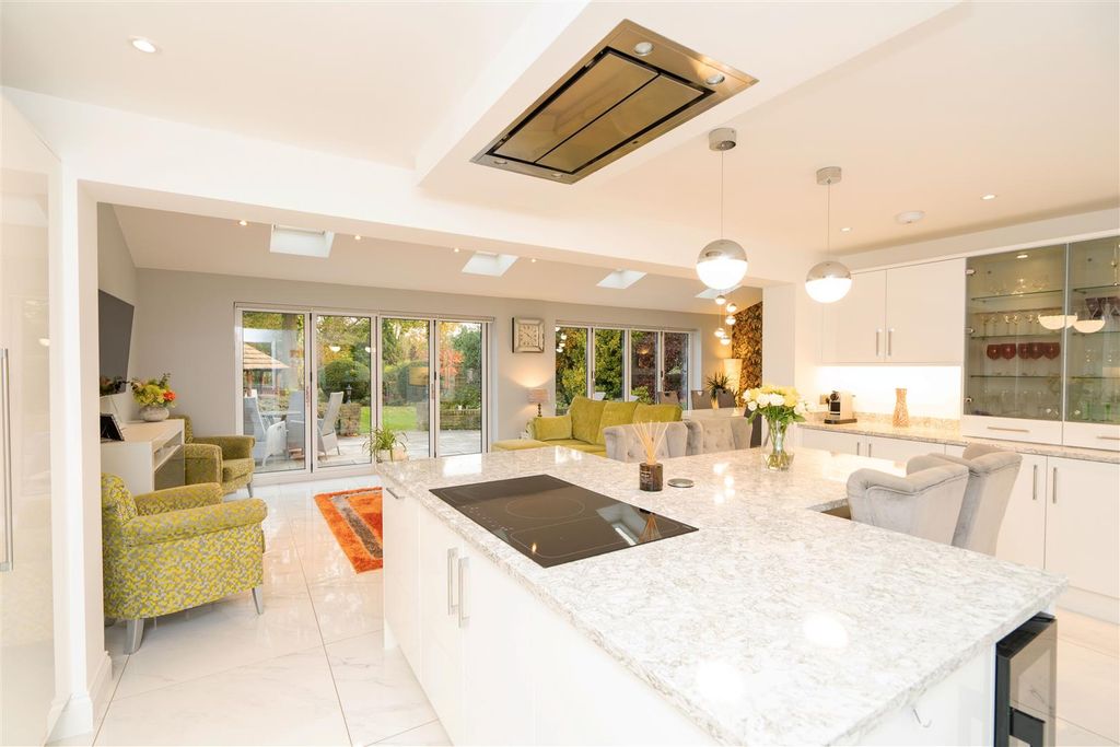 Property photo 3 of 28 Kitchen Diner.Jpg