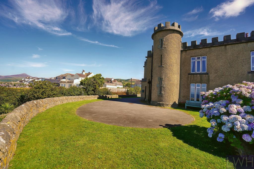 Property photo 2 of 29 Front