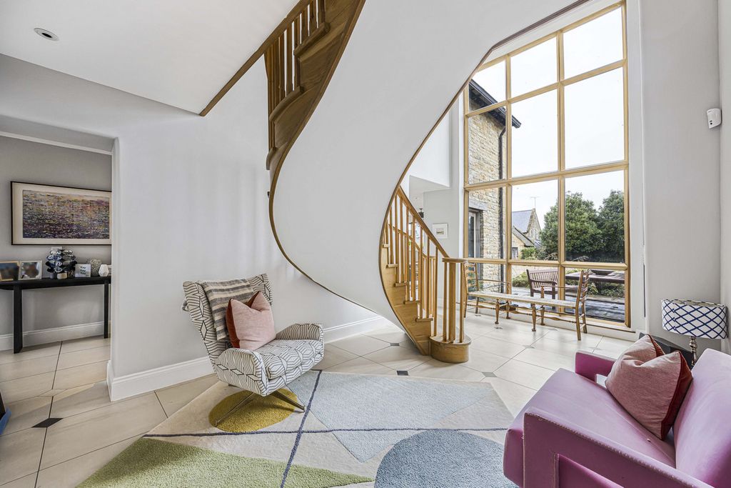 Property photo 3 of 33