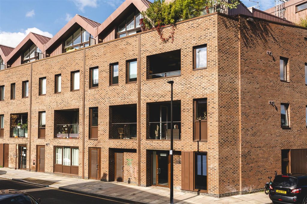 Property photo 2 of 21 Wadeson Street -21.Jpg
