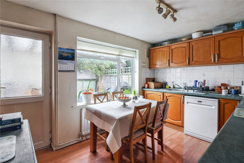 Property photo 2 of 6 Kitchen
