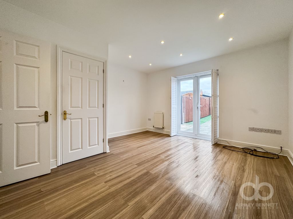 Property photo 3 of 16 004