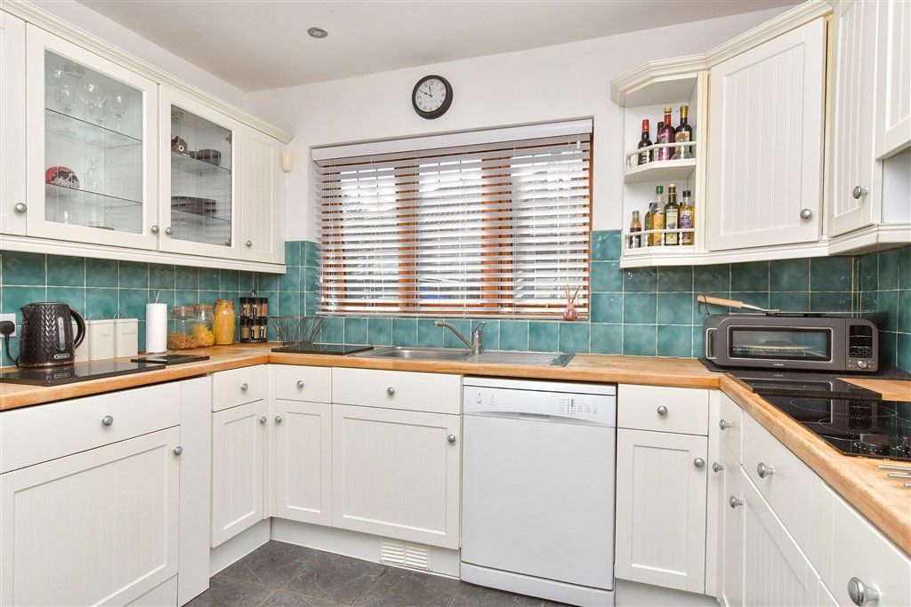 Property photo 3 of 14 Kitchen