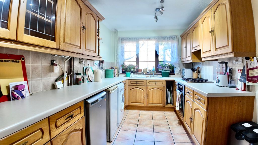 Property photo 2 of 29