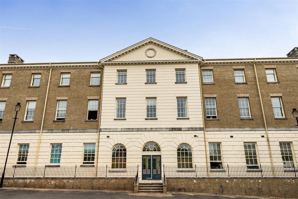 Property photo 1 of 15 Newborough House