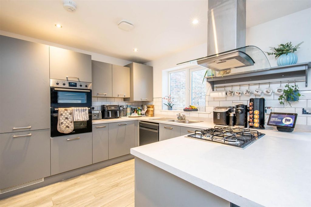 Property photo 3 of 22 Kitchen/Diner