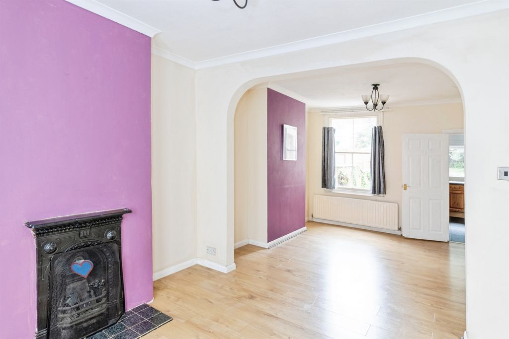 Property photo 2 of 9
