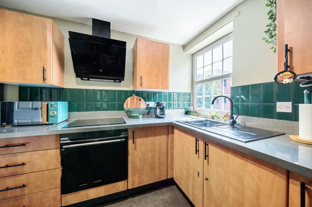 Property photo 3 of 12 Kitchen
