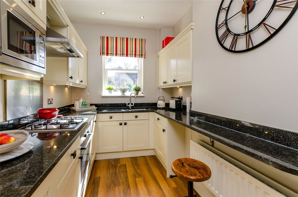 Additional image 6 of 2 bed flat for saleGuildford, Surrey GU1