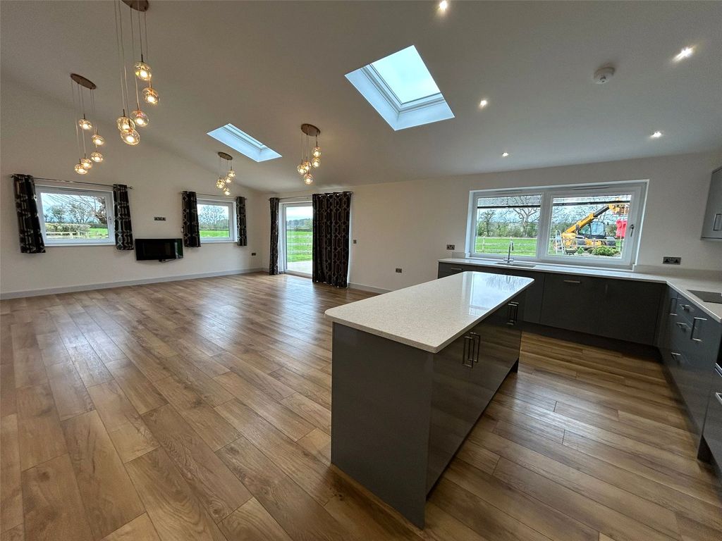 Property photo 2 of 14 Picture No. 33