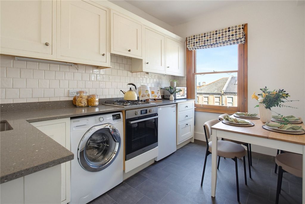 Property photo 3 of 11 Picture No. 06
